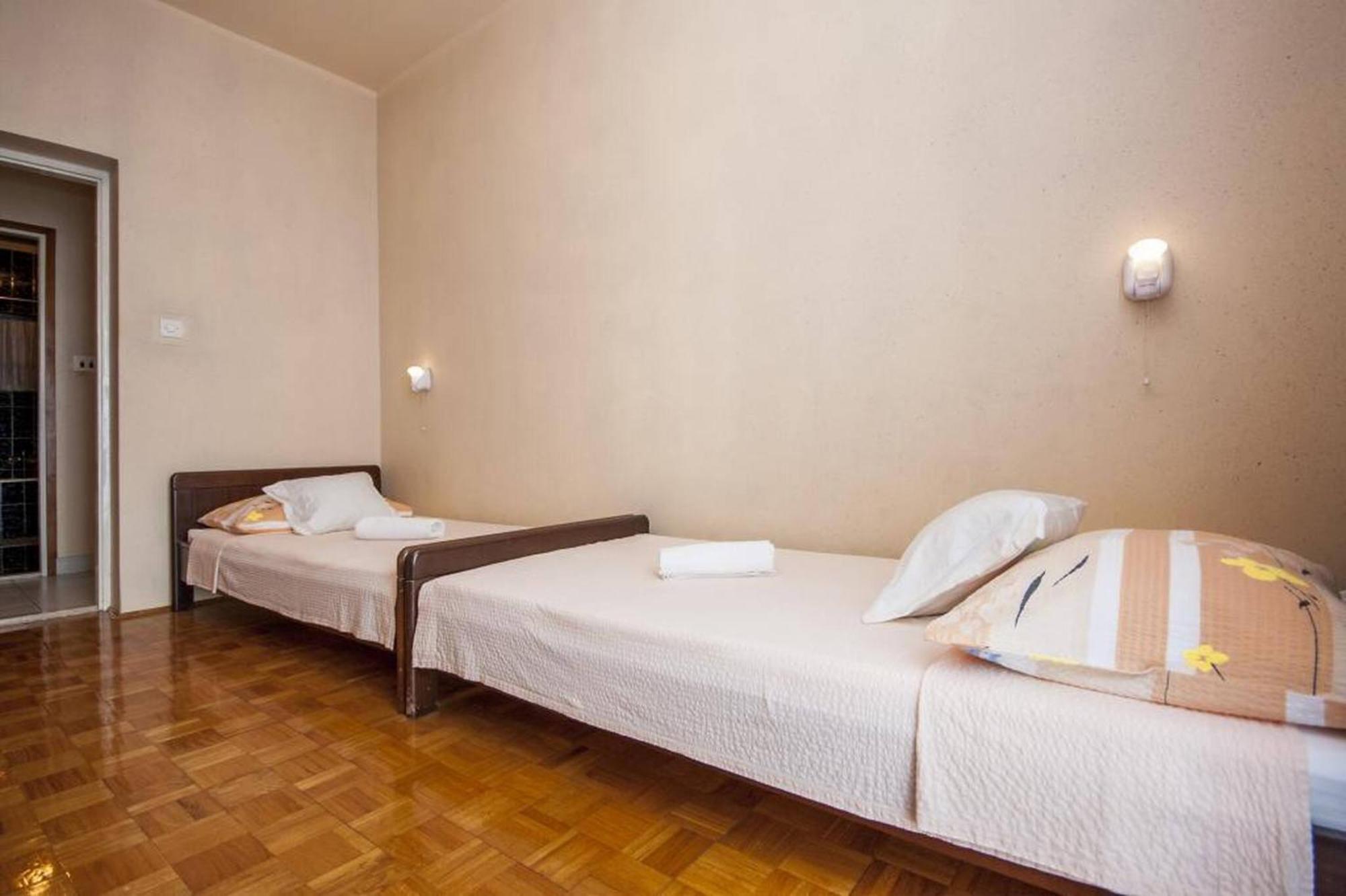 Apartments Zdenka Бродарика Екстериор снимка