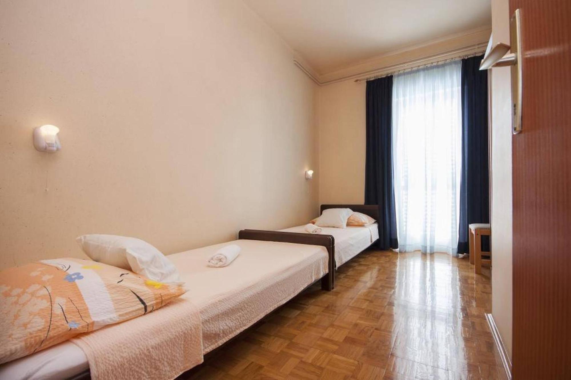 Apartments Zdenka Бродарика Екстериор снимка
